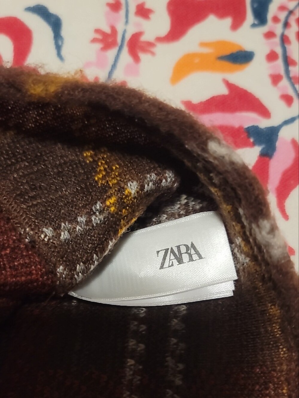 NWOT Zara Womens Warm Brown Red Plaid V Neck Fall Sweater Cream & Mustard Accent - Picture 10 of 16